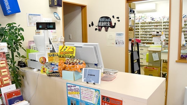 ウラタ薬局　仲町店の受付/カウンター