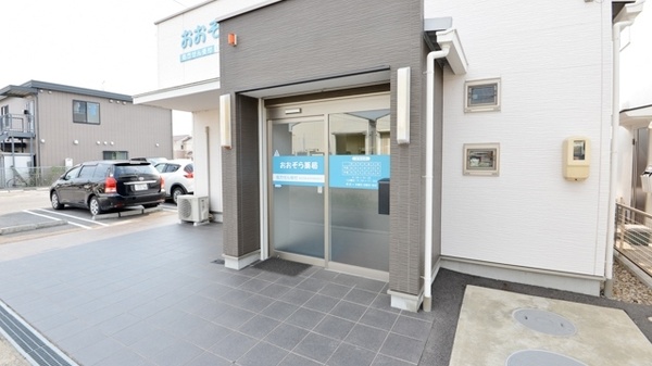 おおぞら薬局の入口