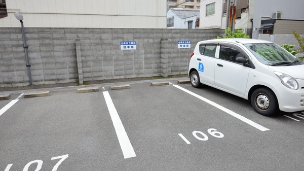東まち薬局の駐車場