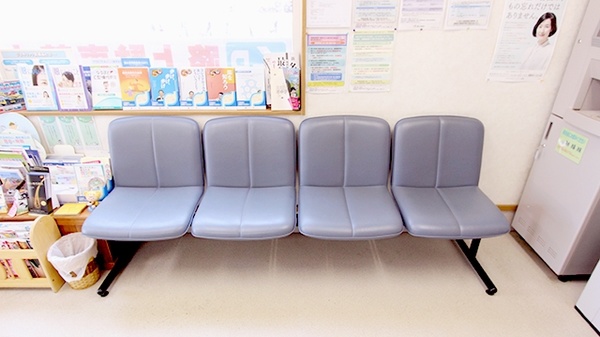 ほたる調剤薬局　上富良野店の待合スペース