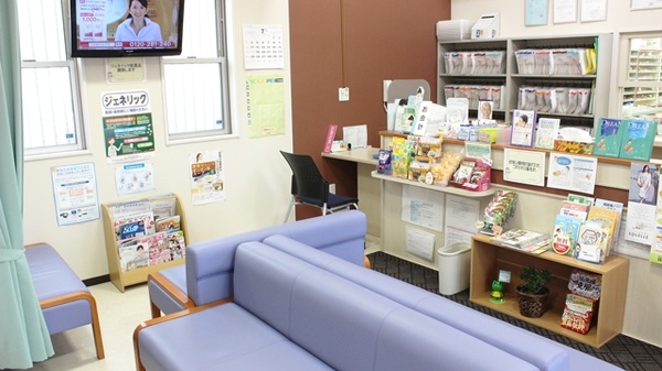 エール薬局　南矢野目店の待合スペース