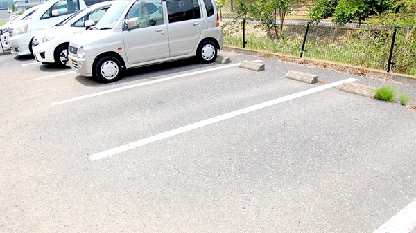 船橋中央薬局の駐車場