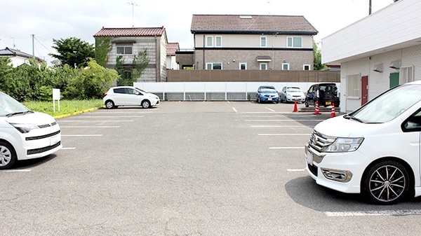 コスモ調剤薬局の駐車場