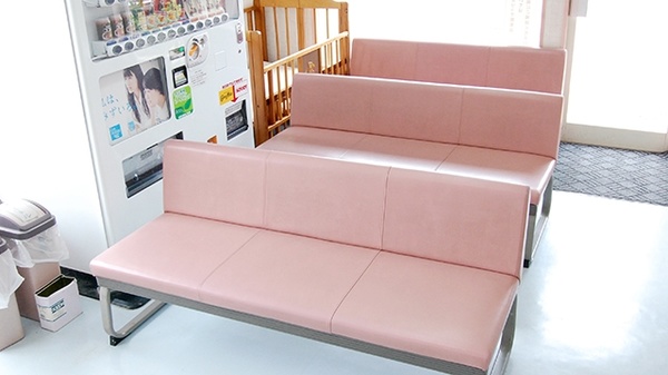 コスモ調剤薬局　本宮店の待合スペース