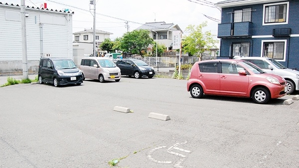 コスモ調剤薬局　本宮店の駐車場