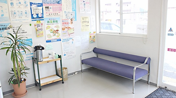 コスモ調剤薬局　常磐店の待合スペース