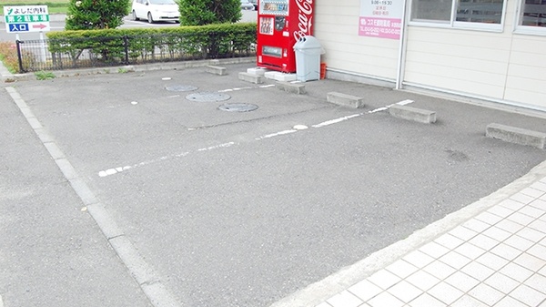 コスモ調剤薬局　本宮西店の駐車場