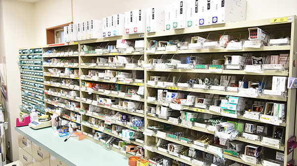 ミント薬局の薬棚