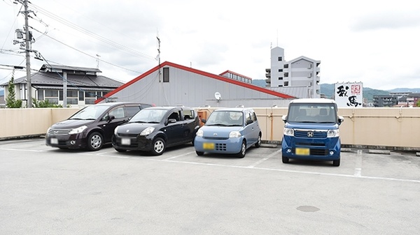 ミント薬局　西条中央店の駐車場