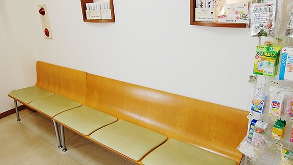 ミント薬局　川内店の待合スペース