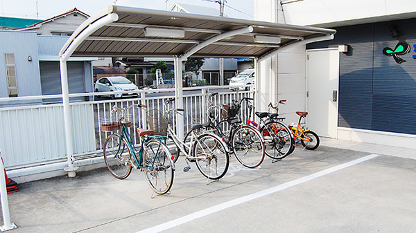 ミント薬局　西原店の駐輪場