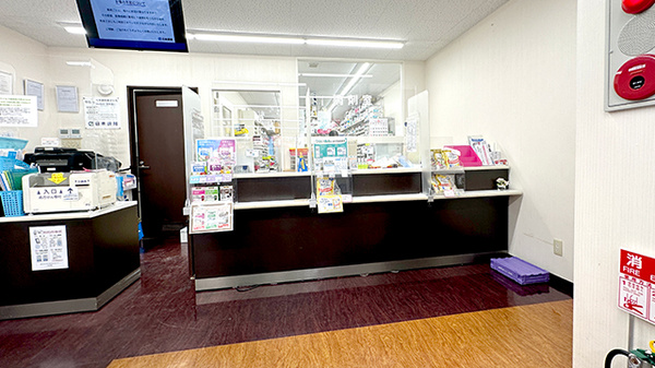 日本調剤　プロペ通り薬局の受付/カウンター