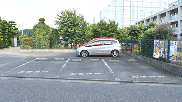 あおい調剤薬局 東狭山ヶ丘店の駐車場