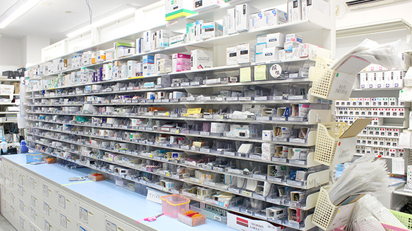 セイジョー薬局狭山ヶ丘店の薬棚
