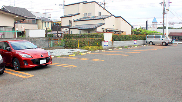 セイジョー薬局狭山ヶ丘店の駐車場