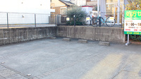 松葉薬局の駐車場