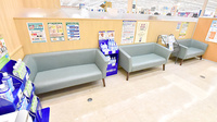イオン薬局　入間店の待合スペース