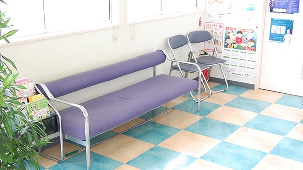 コスモ調剤薬局　本宮南店の待合スペース