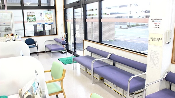 コスモ調剤薬局　原町店の待合スペース