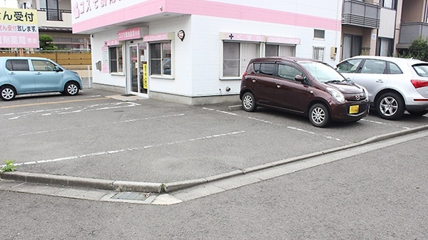 コスモ調剤薬局　泉店の駐車場