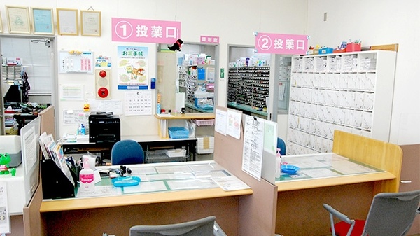 コスモ調剤薬局　緑ケ丘店の受付/カウンター
