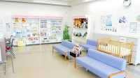 コスモ調剤薬局　緑ケ丘店の待合スペース