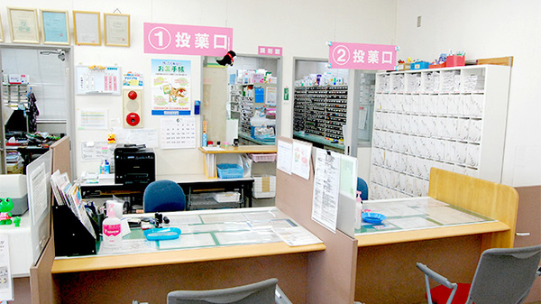 コスモ調剤薬局　緑ケ丘店の受付/カウンター