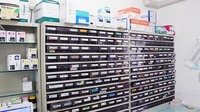 コスモ調剤薬局　二見町店の薬棚