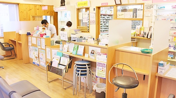 コスモ調剤薬局　蓬莱店の受付/カウンター