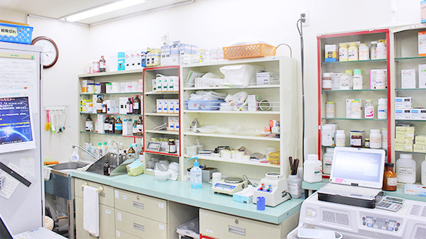 コスモ調剤薬局　蓬莱店の調剤器具