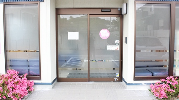 コスモ調剤薬局　東部台店の入口