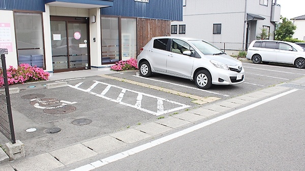 コスモ調剤薬局　東部台店の駐車場