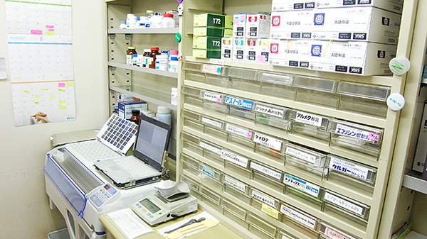 コスモ調剤薬局　天栄店の調剤室