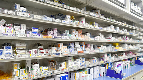 ゴダイ薬局　姫路駅前店の薬棚