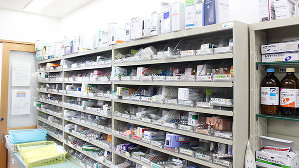 コスモ調剤薬局　船引店の薬棚