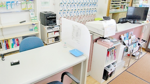コスモ調剤薬局　菜根店の受付/カウンター