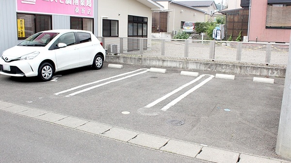 コスモ調剤薬局　桑折店の駐車場