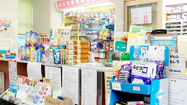 コスモ調剤薬局　金山店の受付/カウンター
