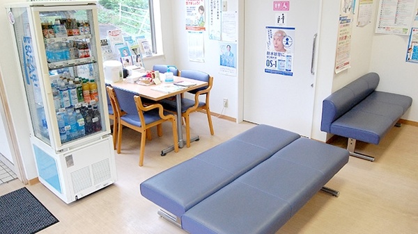 コスモ調剤薬局　金山店の待合スペース