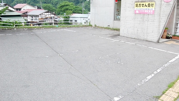 コスモ調剤薬局　金山店の駐車場
