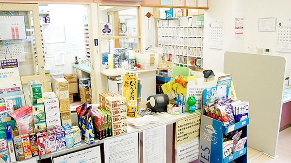 コスモ調剤薬局　金山店の受付/カウンター