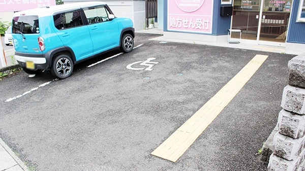 コスモ調剤薬局　西池店の駐車場