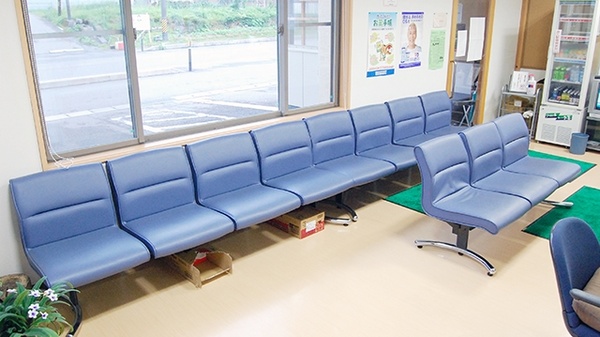 コスモ調剤薬局　南郷店の待合スペース