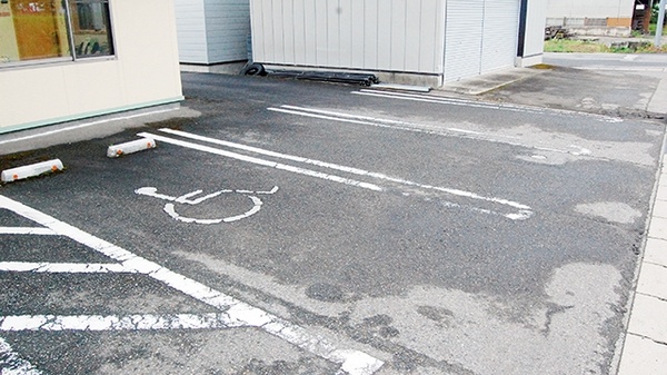 コスモ調剤薬局　南郷店の駐車場