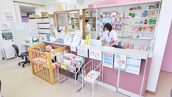 コスモ調剤薬局　八幡店の受付/カウンター