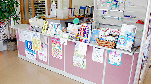 コスモ調剤薬局　下宿店の受付/カウンター