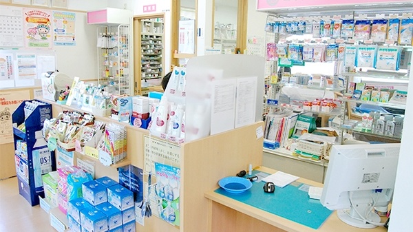 コスモ調剤薬局　横塚店の受付/カウンター