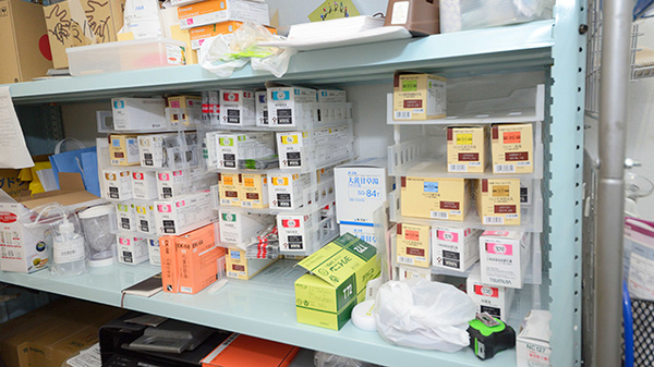 しのぶ調剤薬局の薬棚