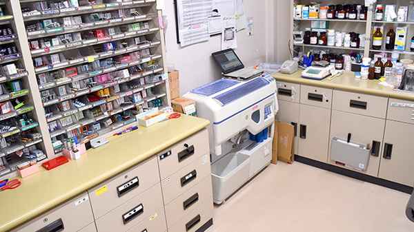 クローバー調剤薬局の調剤室