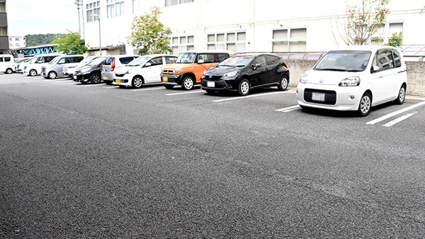 ハッピー薬局　空港通店の駐車場